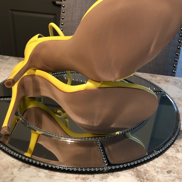 Steve Madden Yellow Heels Size 8.5 - Picture 2 of 5